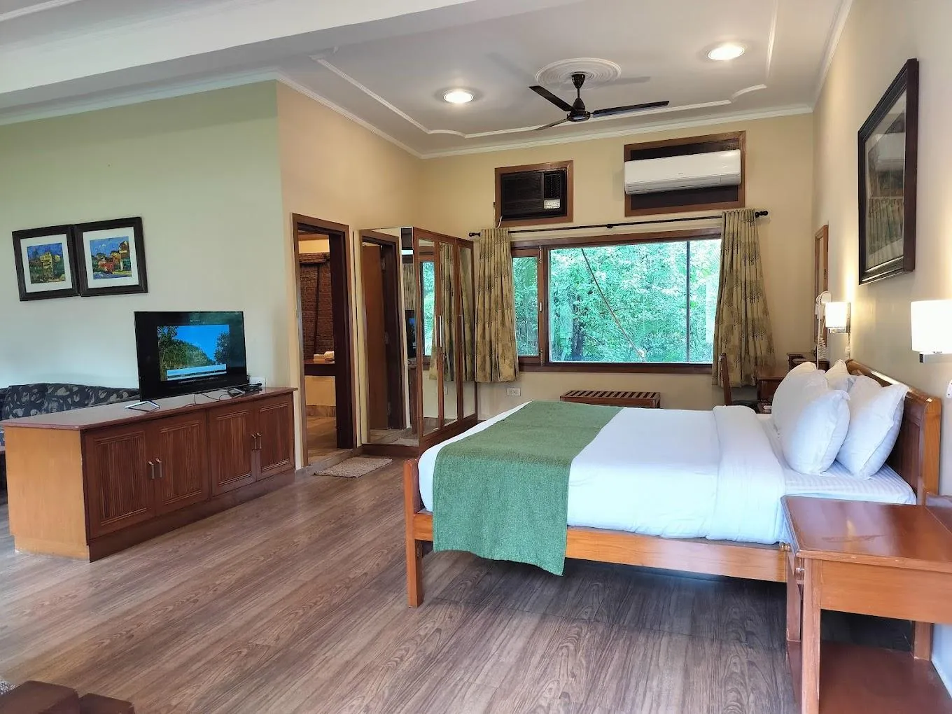 Luxury - Bel-La Monde Riverside Jim Corbett